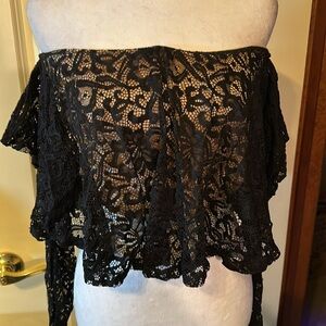 Forever 21 Lace w/ attached sleeves open shoulder long sleeve lined under lace